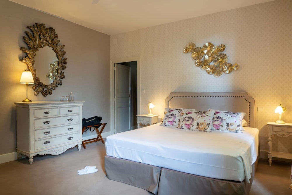 Deluxe Room, 1 Queen Bed