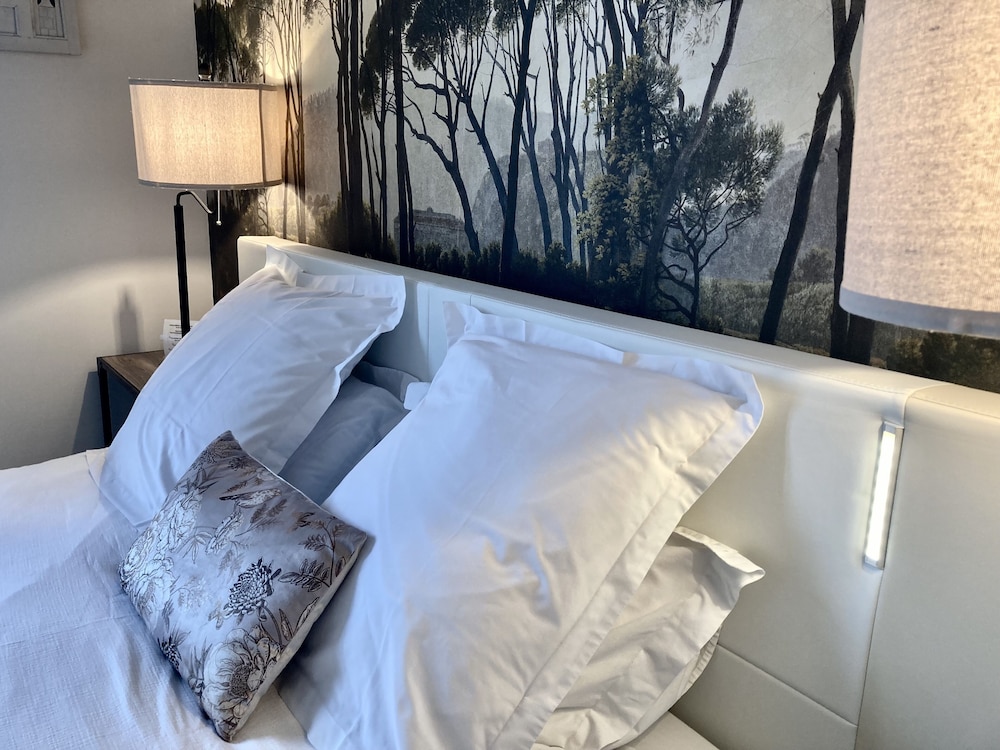 Romantic Suite, 1 King Bed with Sofa bed, Non Smoking, Garden View photo 1