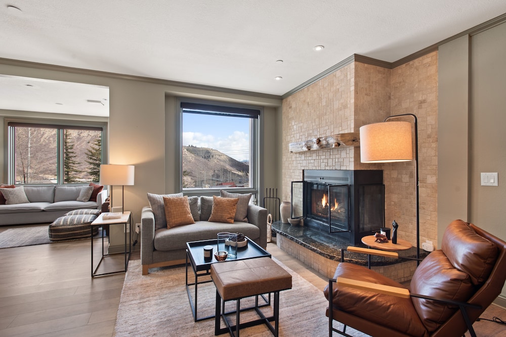 Deluxe Condo, 2 Bedrooms, Patio, Mountain View (Chamonix 17) photo 1