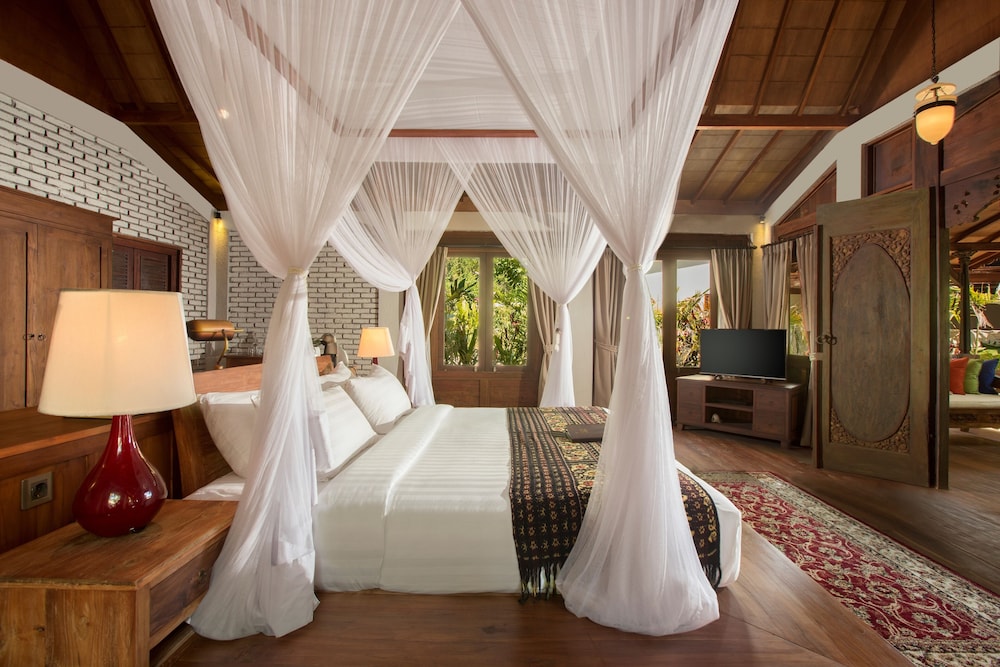 Deluxe Beachfront Residence