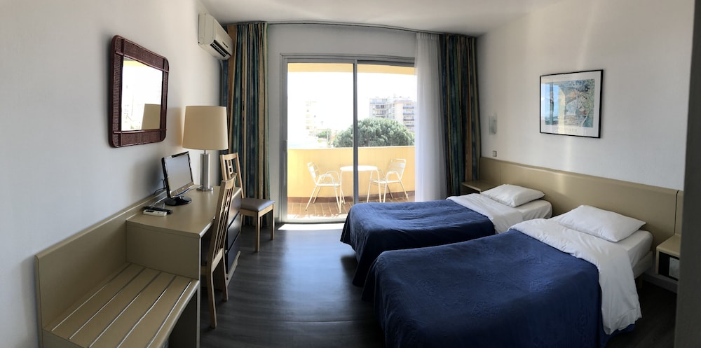 Standard Twin Room - Photo 10