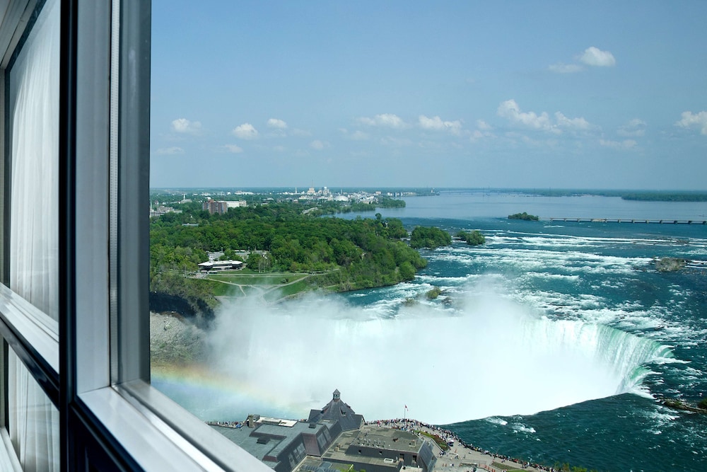 2 Queen Beds with Sofa Bed and partial view of Niagara Falls - Floors 10-25 thumbnail 6