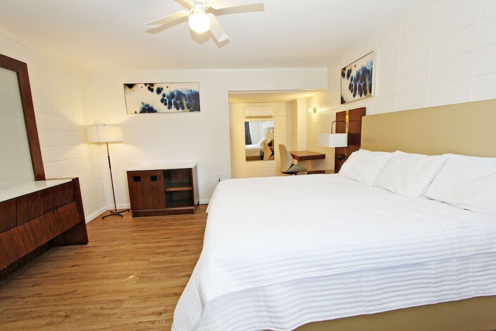 Room, 2 Double Beds - Photo 7