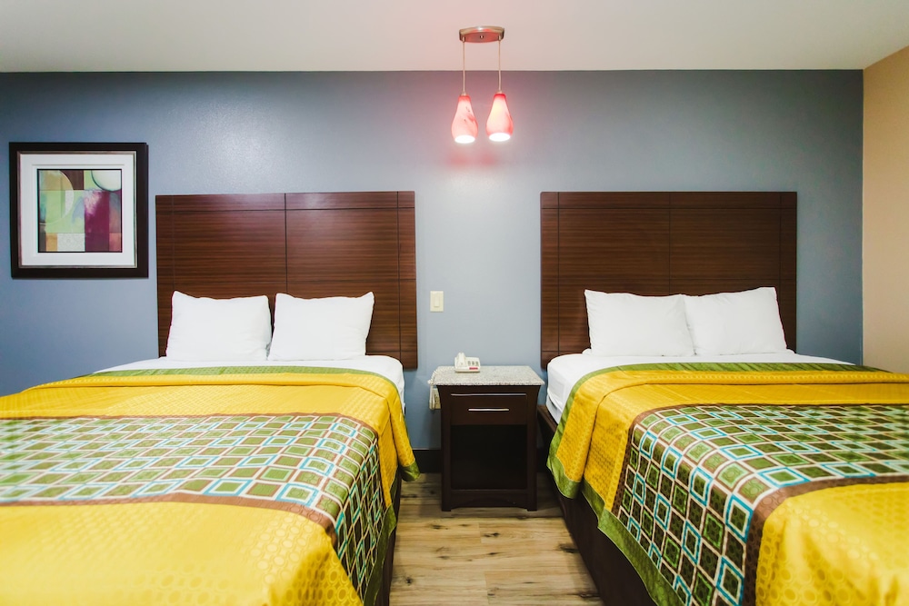 Suite, 2 Queen Beds, Smoking