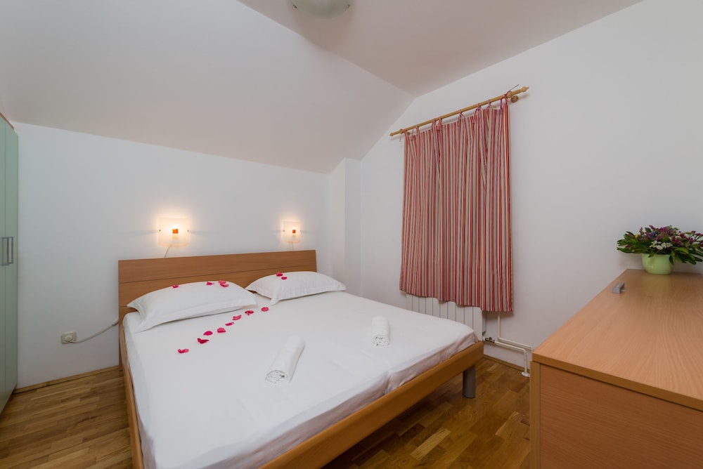 Apartment, 2 Bedrooms, Balcony, Sea View (9)