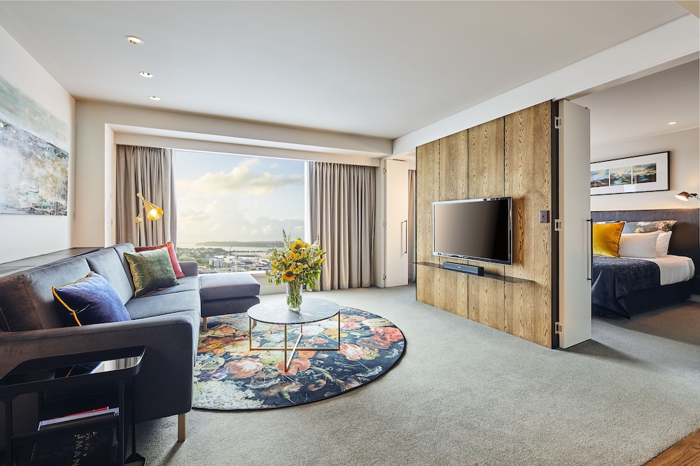 Grand Deluxe Harbour View Suite - Photo 1