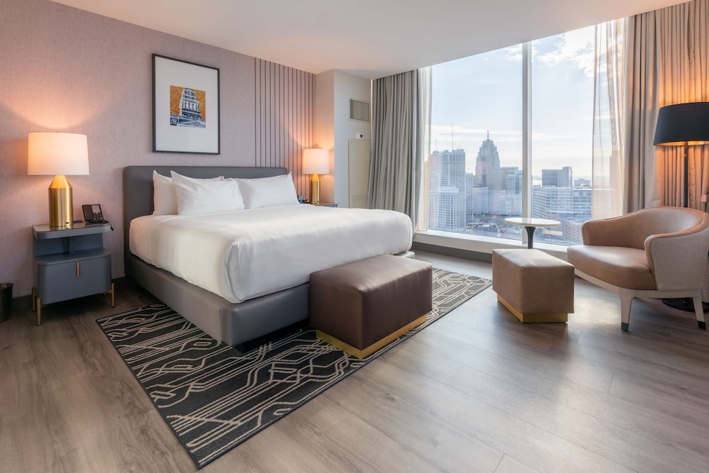 Deluxe Room, 1 King Bed photo 3