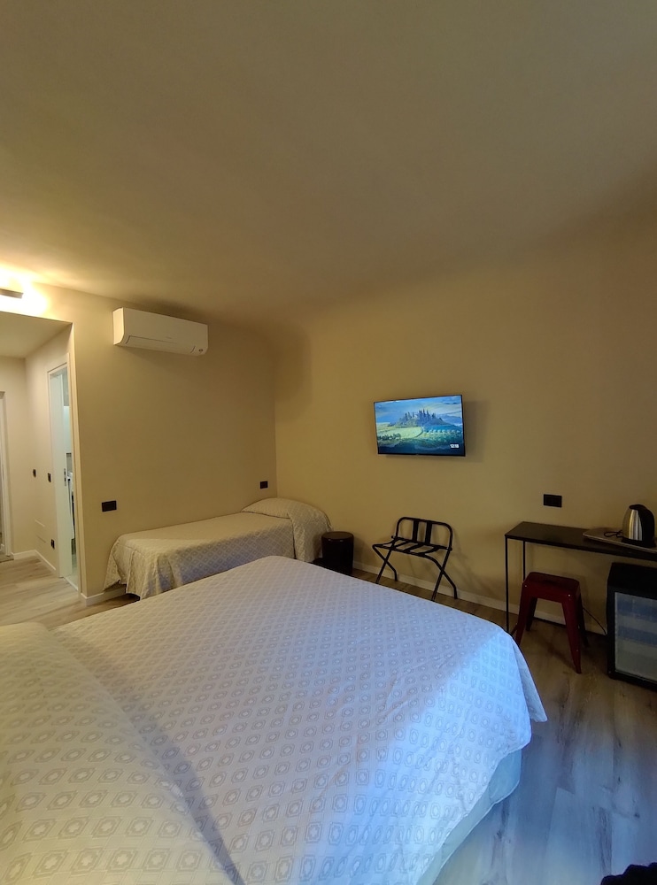 Standard Triple Room, Annex Building thumbnail 5