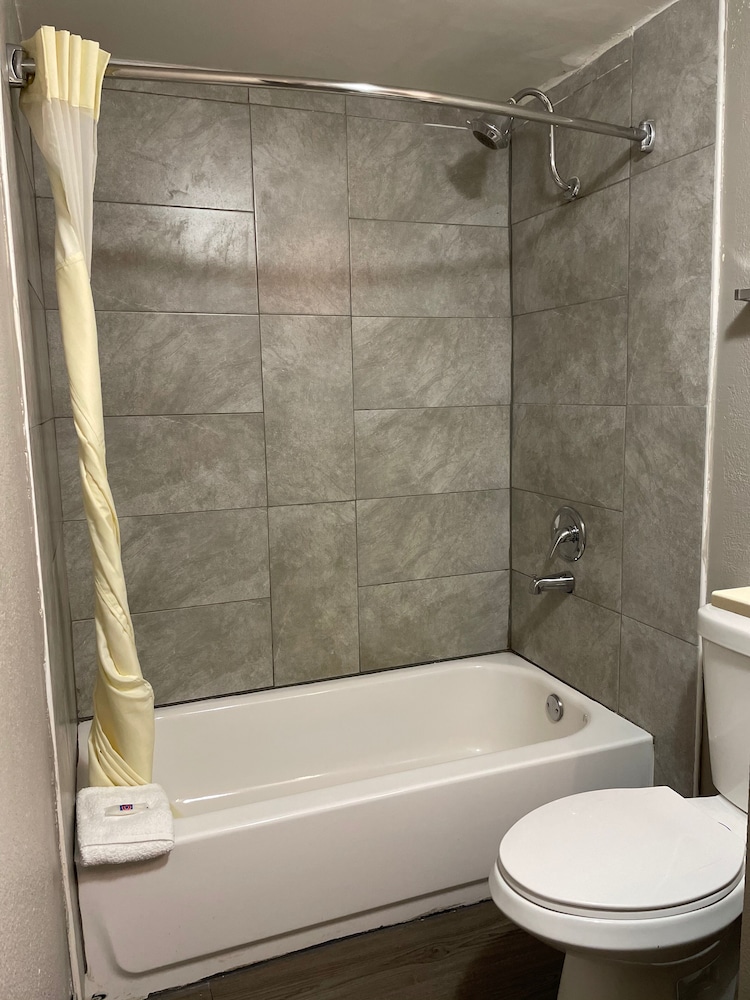 Deluxe Room, 2 Double Beds, Non Smoking, Refrigerator & Microwave - Photo 8