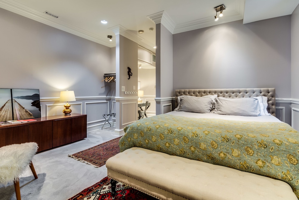 Deluxe room, 1 king bed 3B