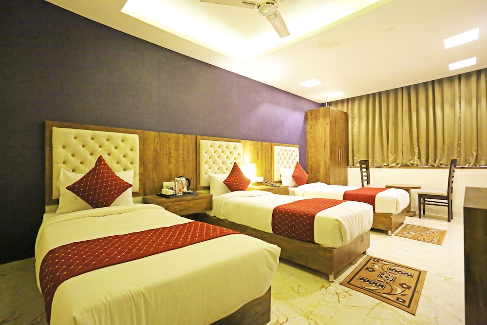Classic Triple Room, City View - Photo 11