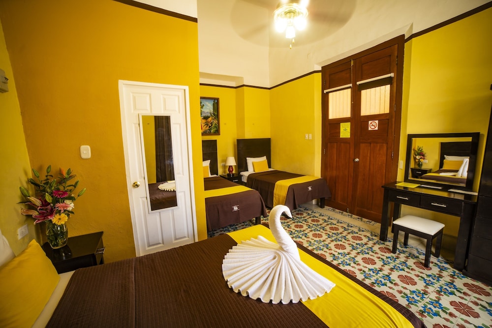 Deluxe Room, Multiple Beds photo 2