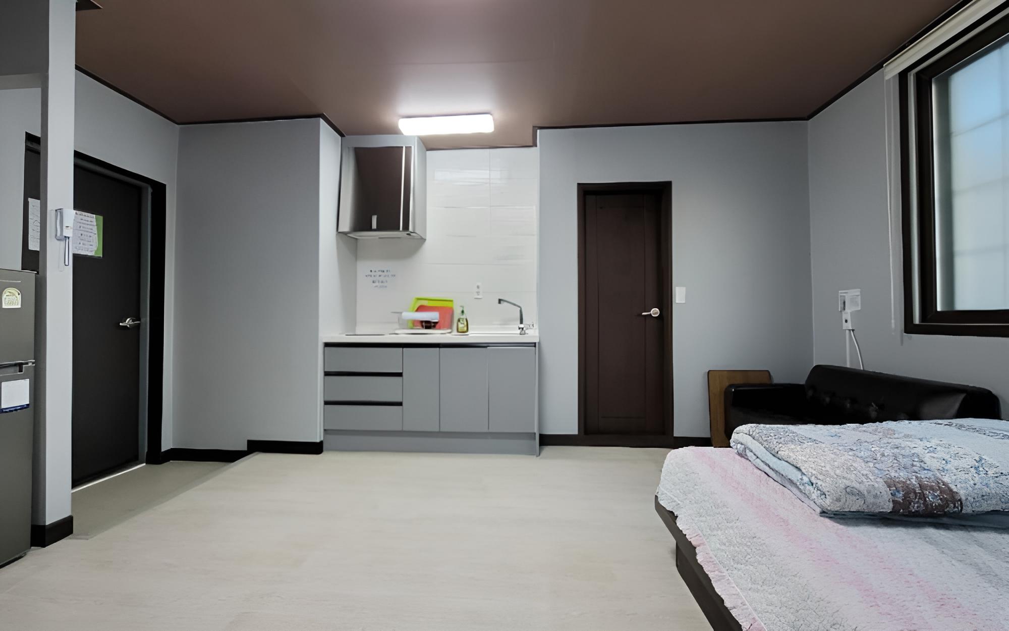Room (Building A Room 203 (Bed Room) Pet Al) photo 2