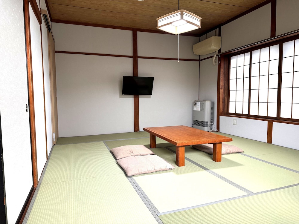 Japanese-Style Room 196 ft2, Private Toilet and Private Shower (No parking is provided) photo 2