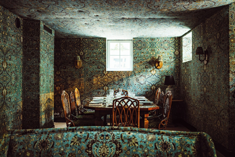 Deluxe House photo 3