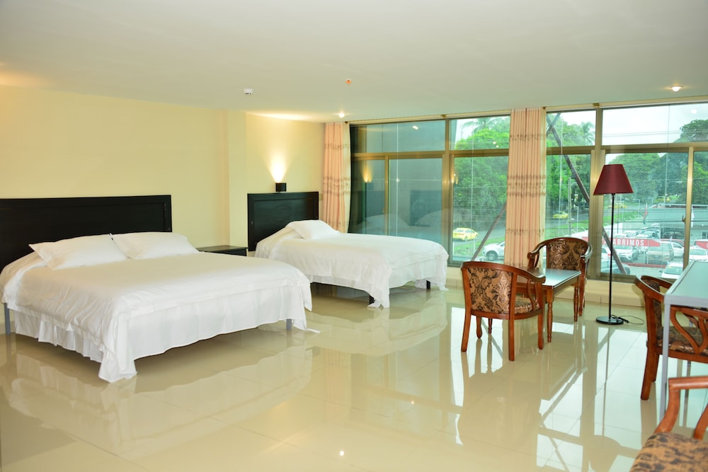 Premium Suite, Multiple Beds, Accessible, Non Smoking photo 2