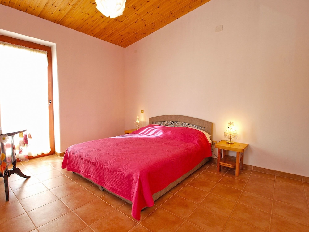 Studio, 1 Bedroom (750/1754)