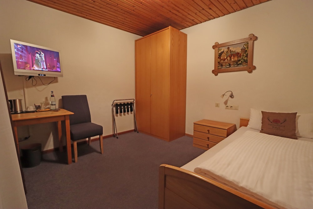 Standard Single Room, 1 Large Twin Bed, Balcony, Mountain View