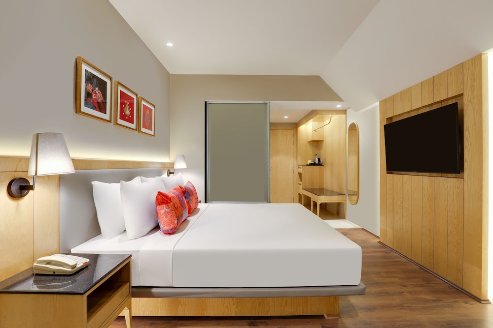 Deluxe King Room photo 1