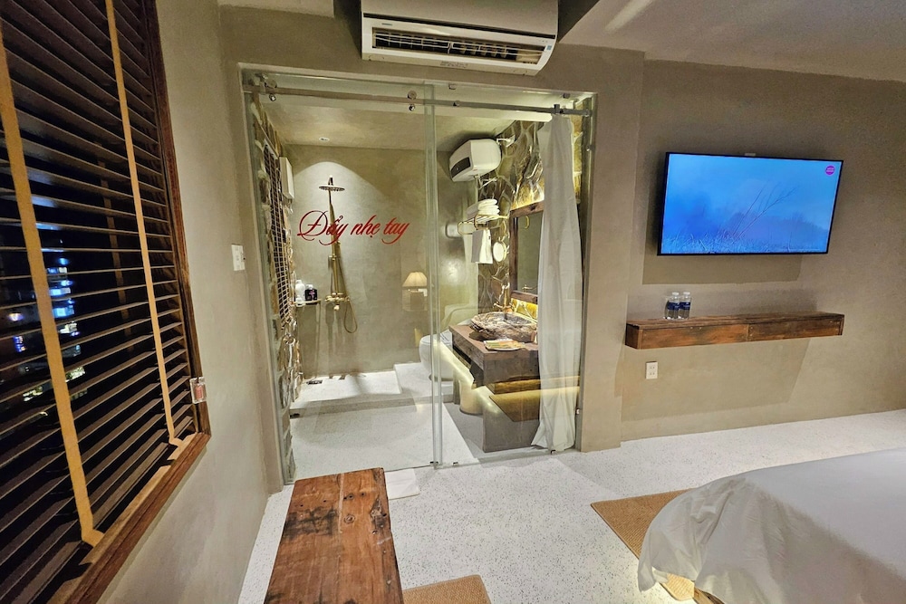 Deluxe Queen Room - Photo 27