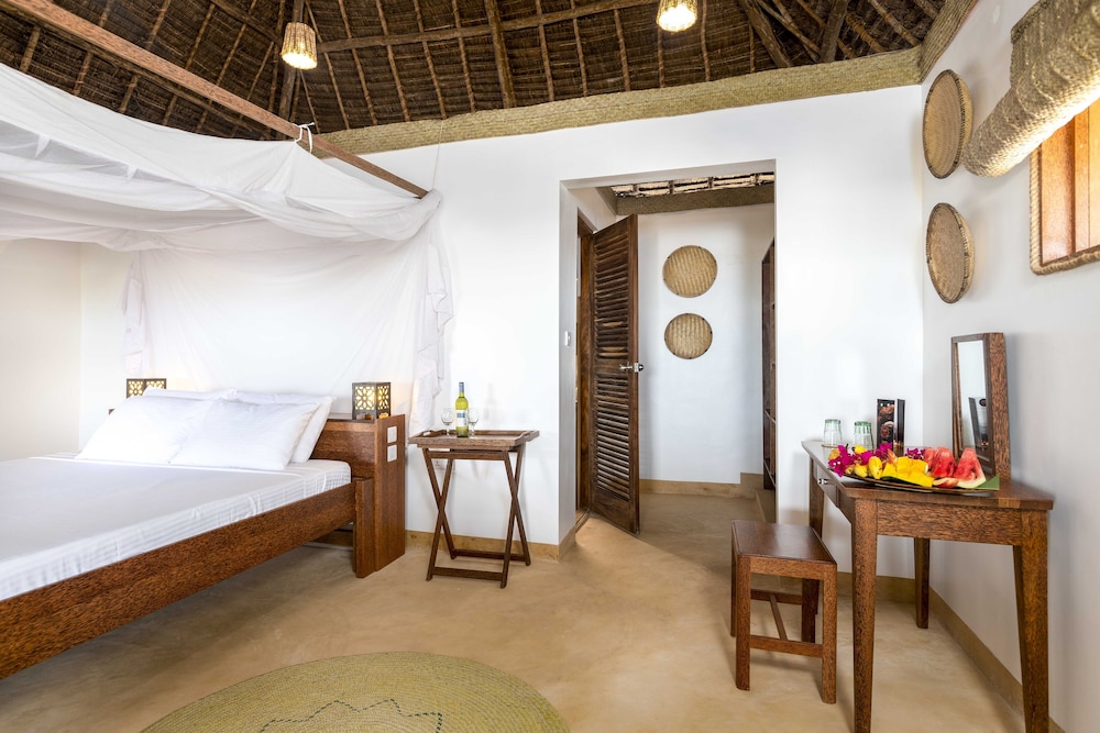 Premium Room, 1 King Bed, Beachfront (55 m2) photo 2