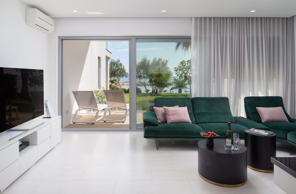 Exclusive Apartment, 2 Bedrooms, Sea View (N2) photo 1