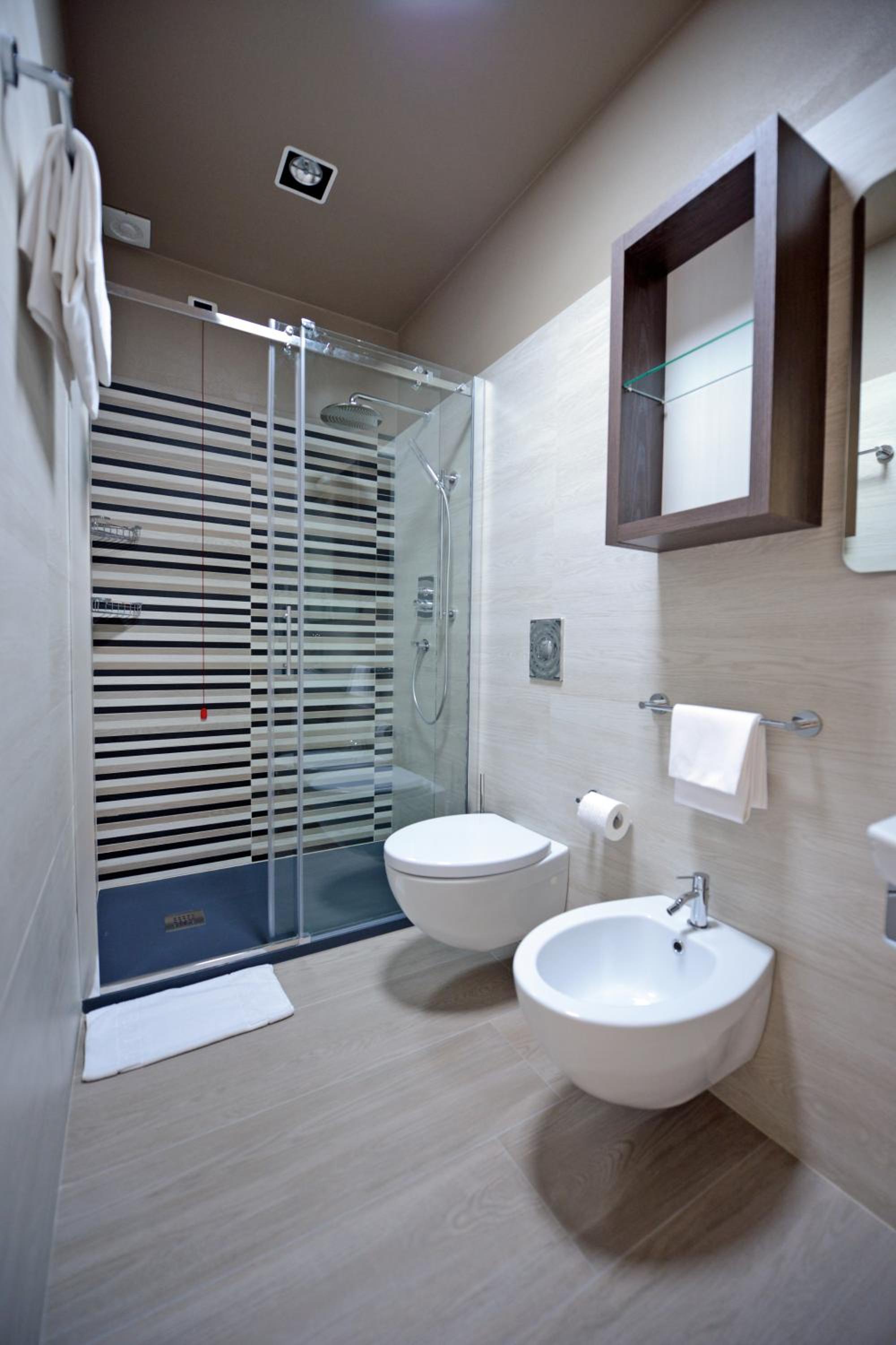 Quadruple Room with Balcony photo 3
