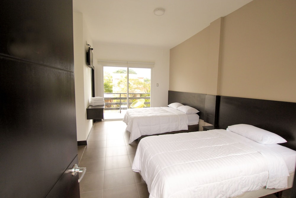 Triple Room, 1 Bedroom, Garden View photo 2