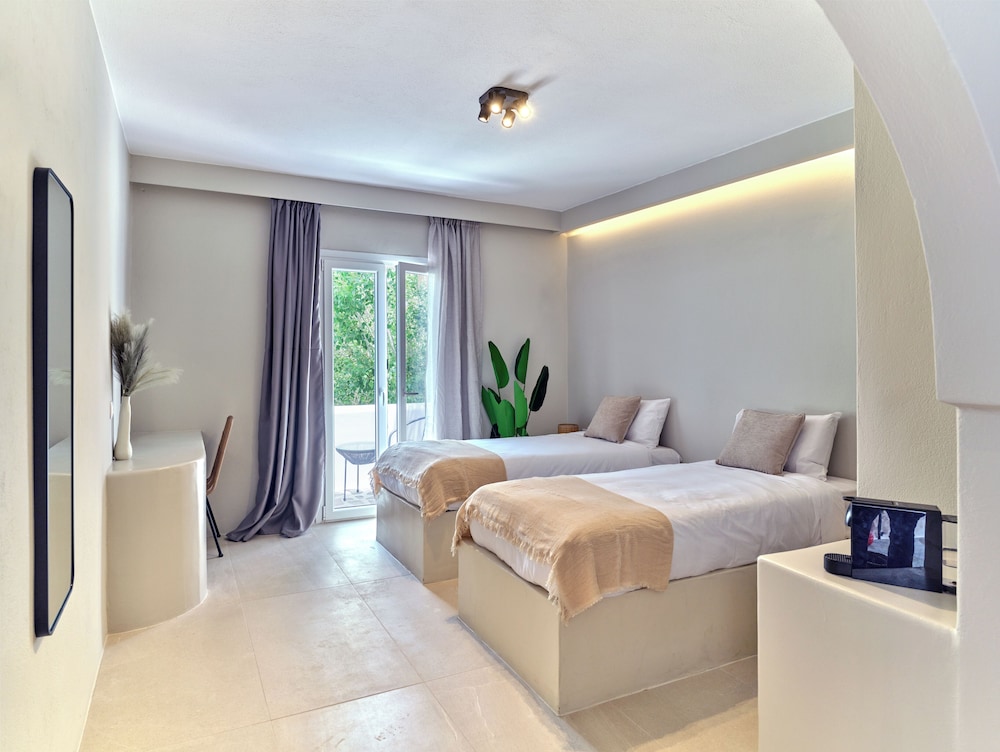 Deluxe Twin Room, Balcony, City View
