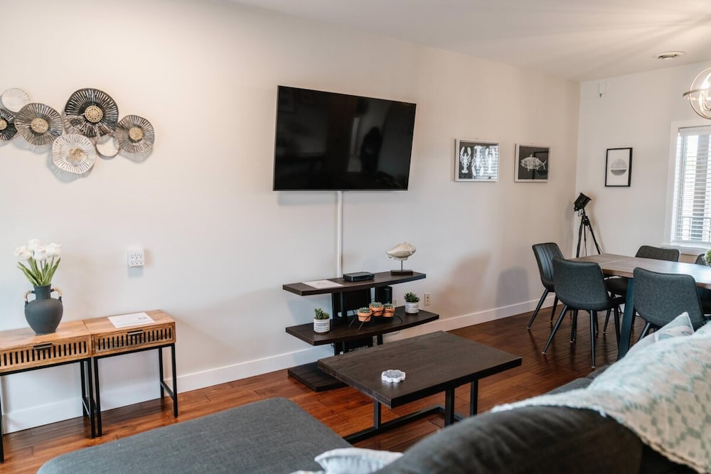 Lakefront Beachfront top Floor Condo w Pool, Billede 28