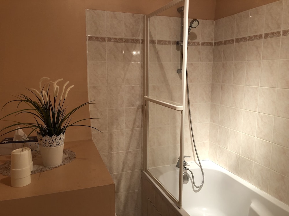 Traditional Triple Room (Saumon) photo 2