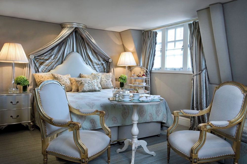 Deluxe Room (King/Twin)