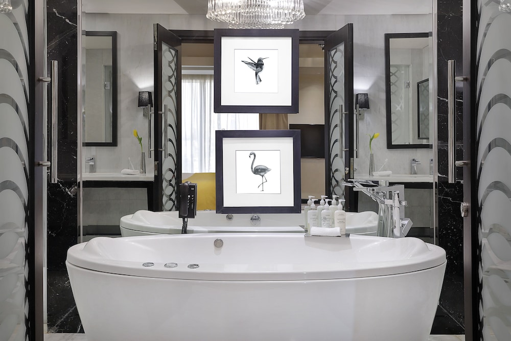 Royal Suite, 2 Bedrooms - Photo 11