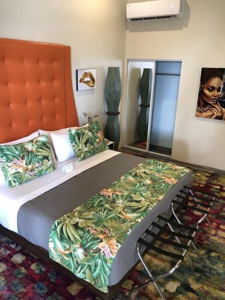 Standard Room, 1 King Bed, Balcony (The Michelle)