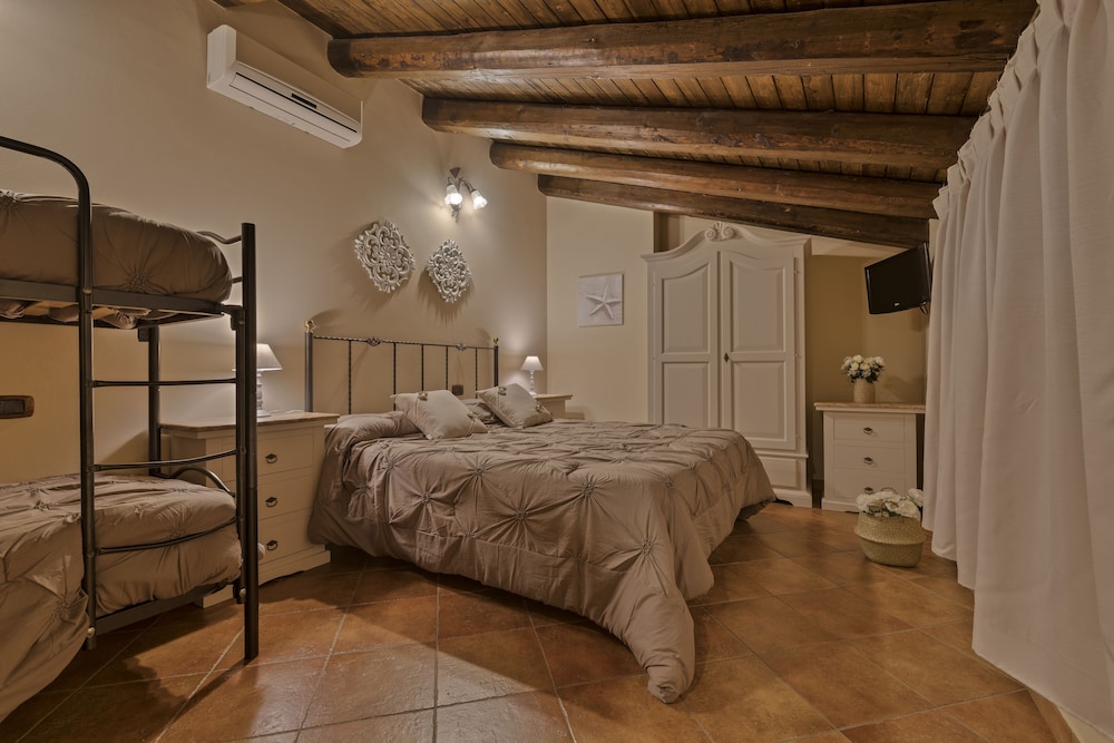 Quadruple Room photo 1