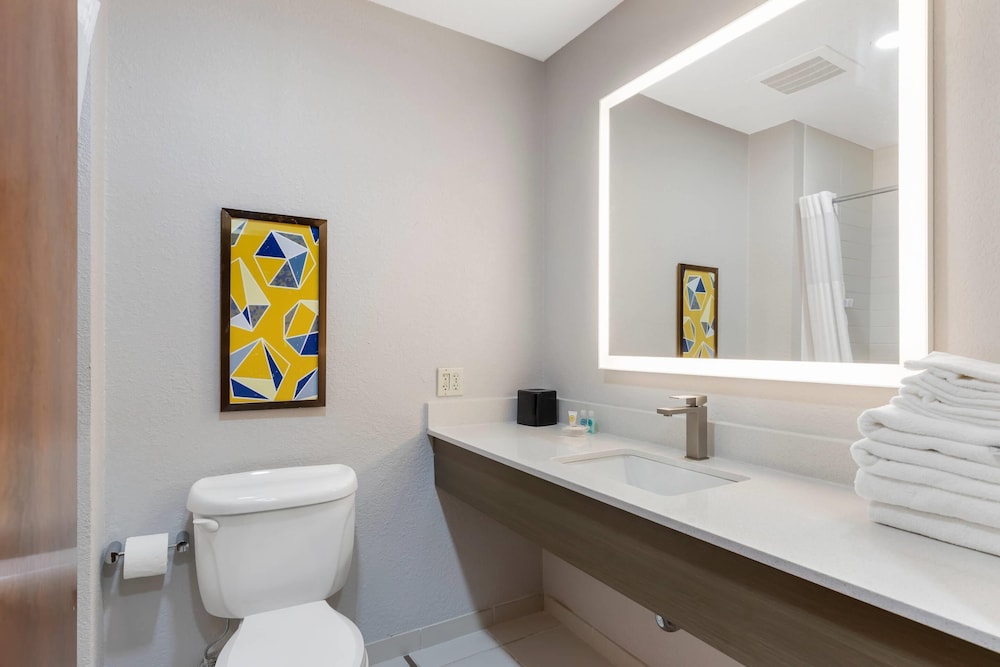 Standard Room, 2 Queen Beds, Non Smoking, Ground Floor photo 2