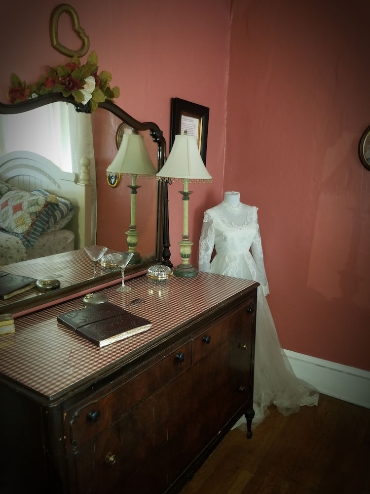 Exclusive Suite, 1 Queen Bed, Private Bathroom, Mountainside photo 2