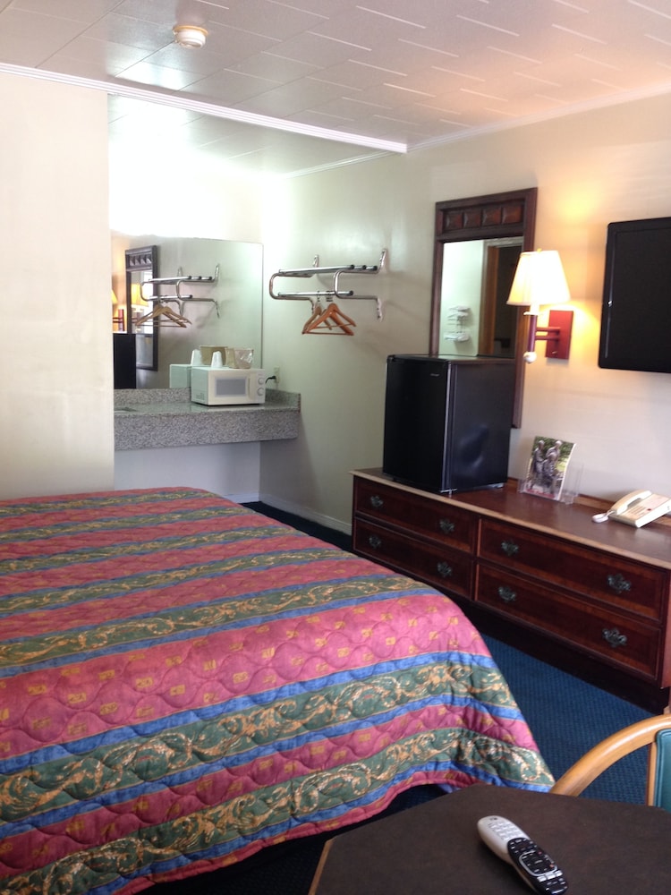 Standard Room, 1 King Bed, Smoking