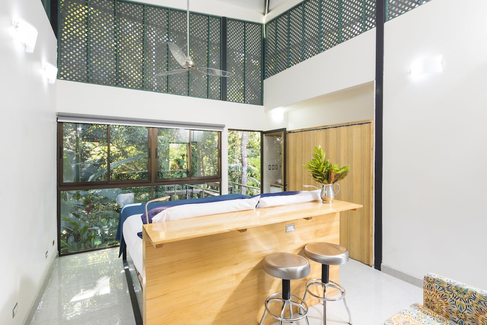 Standard Bungalow, 1 King Bed, Balcony, Mountain View (Cabecar) photo 2