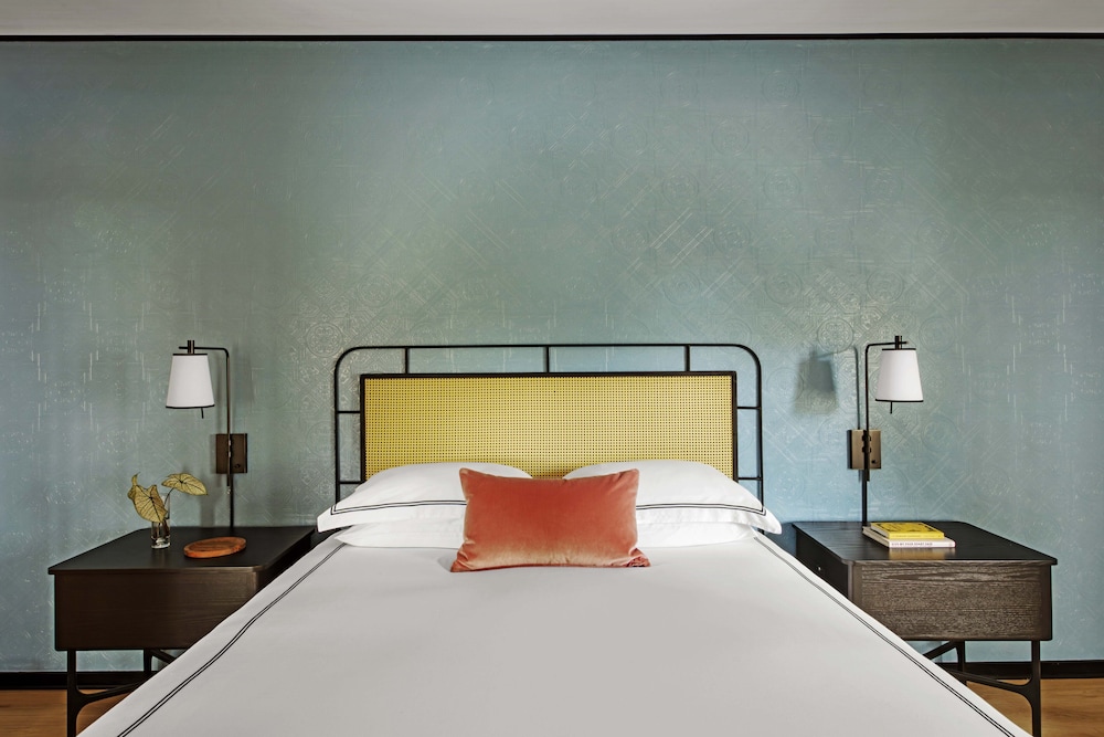 Suite, 1 King Bed (Boudreaux) photo 1