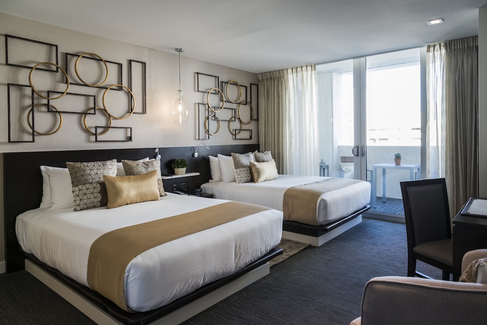Premier Room, 2 Queen Beds, Balcony, Pool View