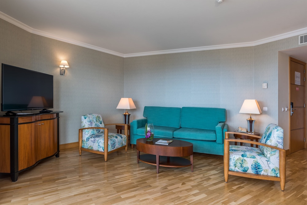 Suite, Sea View - Photo 1