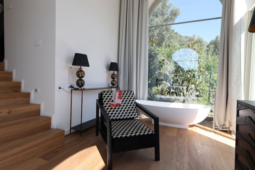 Luxury Double or Twin Room photo 3