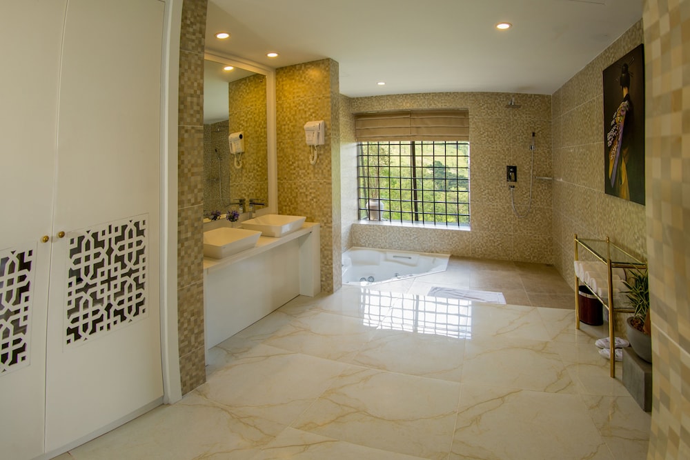 Suite - Photo 7