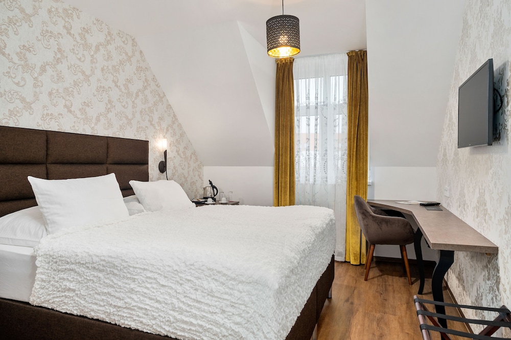 Premium Room, 1 King Bed photo 2