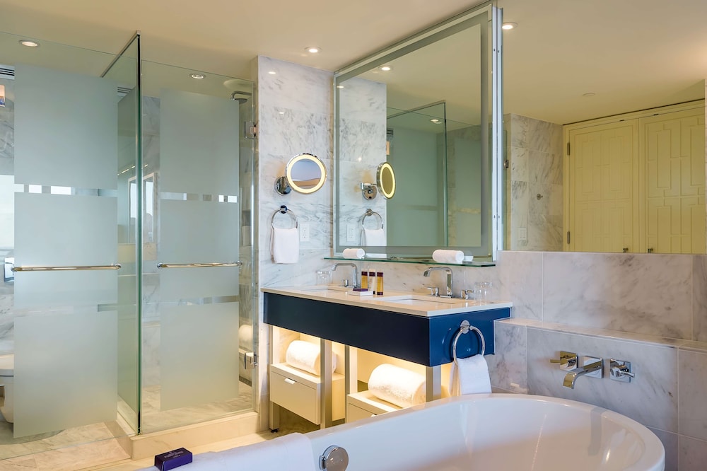 Grand Room, 1 King Bed