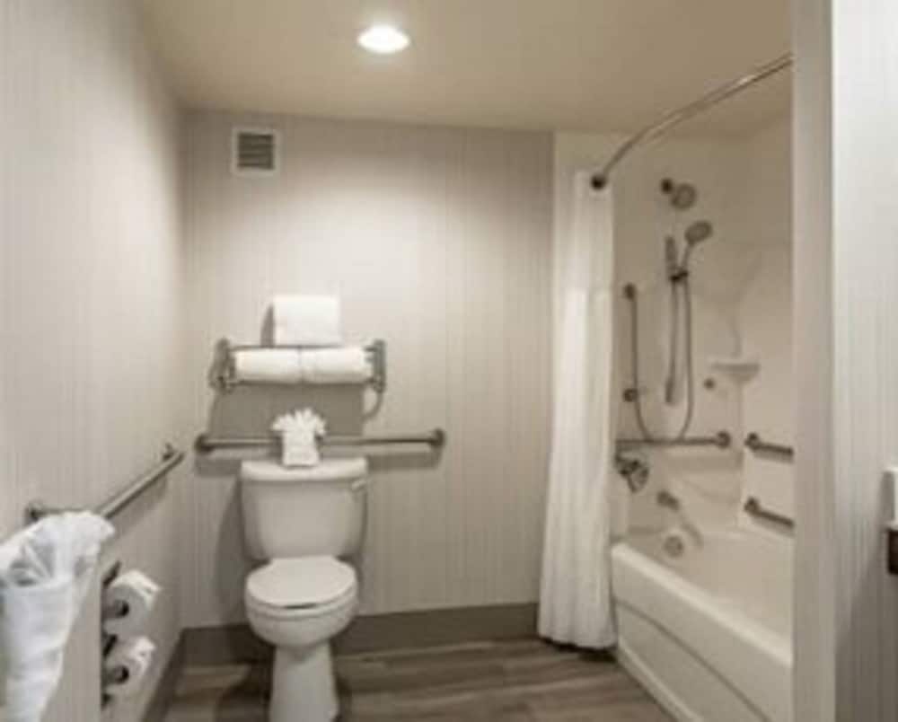 Room, 2 Queen Beds, Accessible - Photo 2