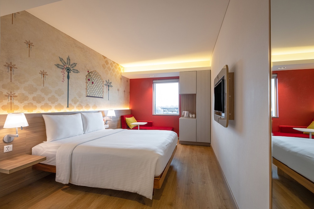Standard Room, 1 Queen Bed - Photo 4