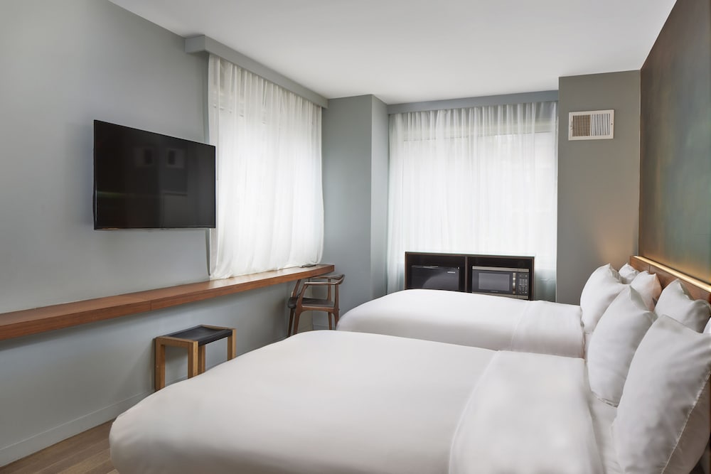 Room, 2 Queen Beds photo 2