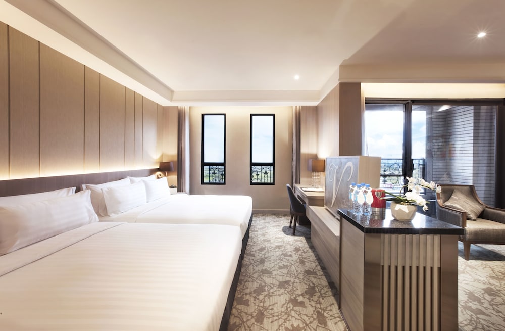 Superior Quadruple Room, 2 Double Beds, Hot Tub, City View (Muslim Friendly) photo 3